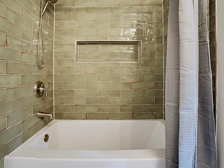 shower/tub combo