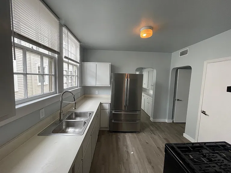 2824 Broadway St — Photo 8