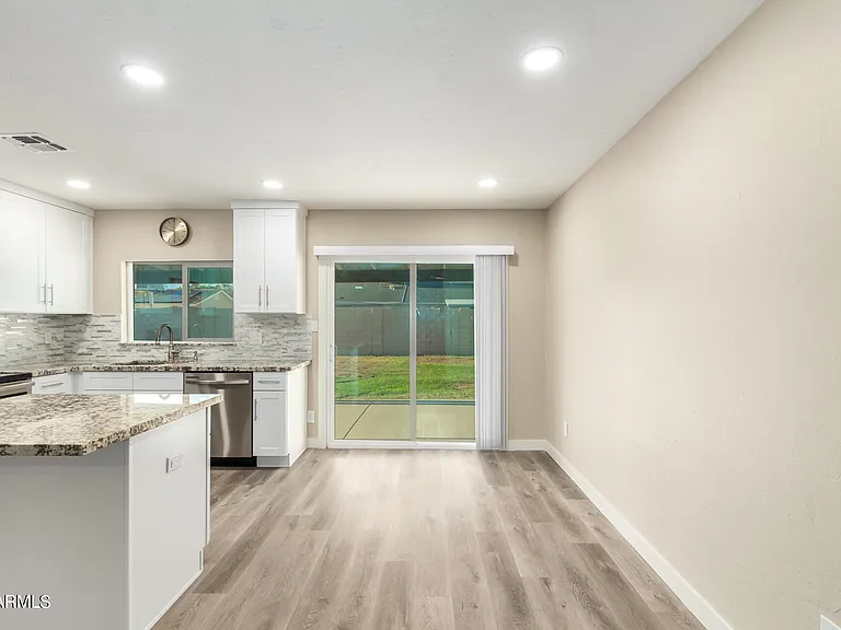 1602 W Rockwood Dr — Photo 6
