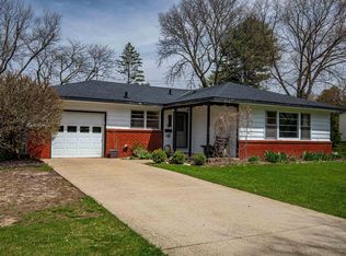 5826 Crabapple Ln, Madison, WI 53711