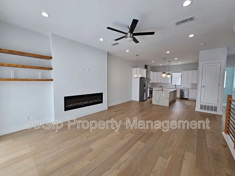 2620 Valley View Ln #102 — Photo 19