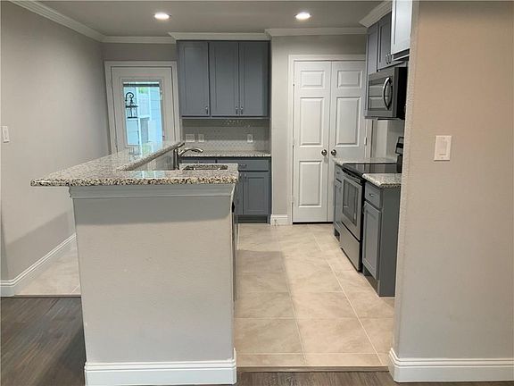 3rd image of 416 Orange Ave