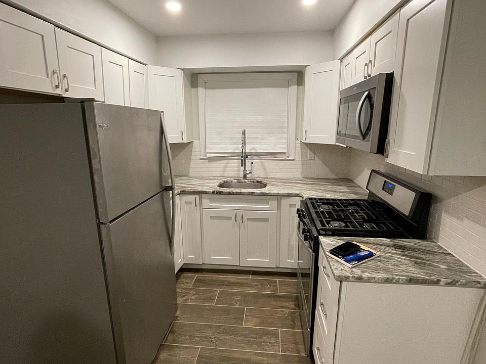 1st image of 177 Dawson Cir #1
