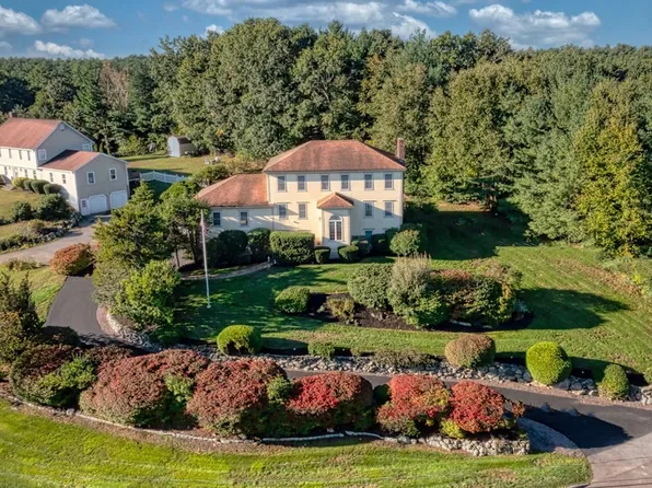 184 Birchwood Rd, Hanover, MA 02339