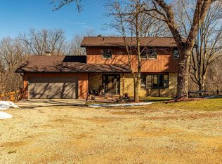 W7598 Kuenzi Ln, Blanchardville, WI 53516