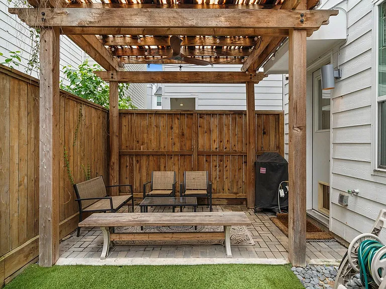 1217 Crockett St — Photo 30