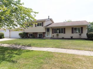 119 Creekside Dr, Bolingbrook, IL 60440