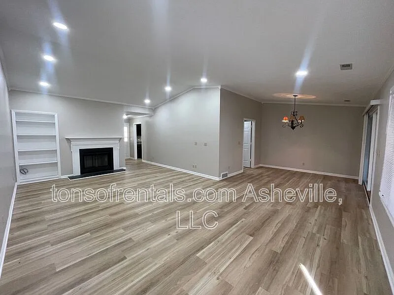 Building Photo - 115 Bent Tree Dr #4