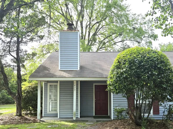 820 Varsity Dr, Wilmington, NC 28403