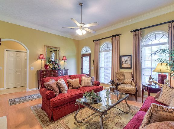 5th image of 200 Spirit Hill Cir