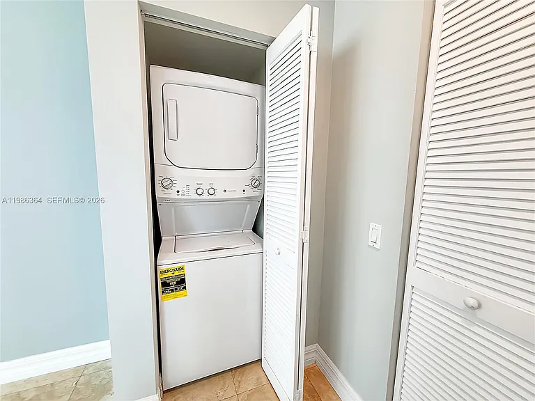 41 SE 5th St #602 — Photo 23