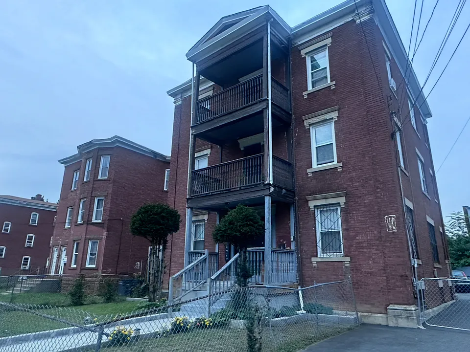 26 Cabot St