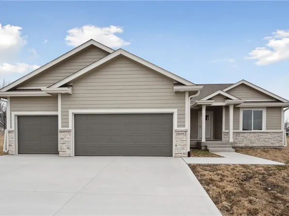 25092 Eagle Vista Dr, Adel, IA 50003