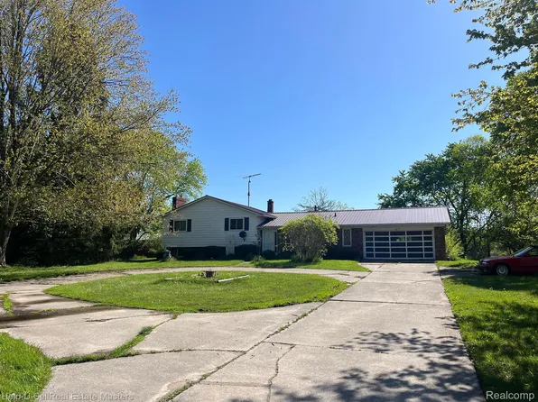 1565 S Range Rd, Saint Clair, MI 48079
