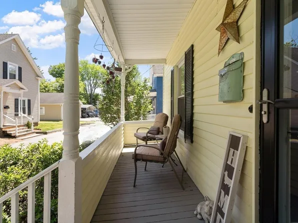 24 Bennett Pl, Leominster, MA 01453