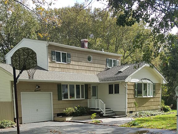 2nd image of 11 Antler Ln
