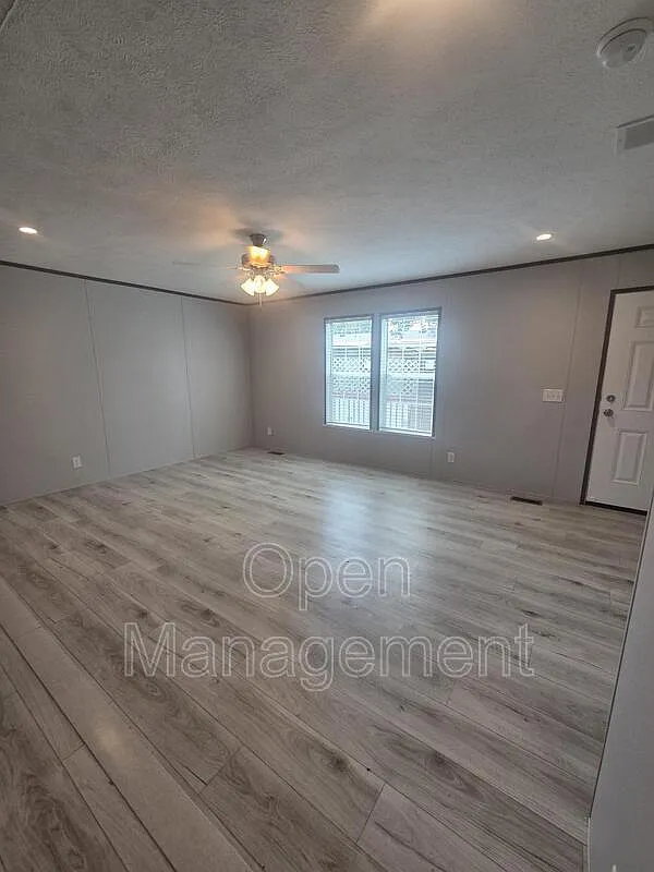 3 bed, 2.0 bath, 1680 sqft, $1,799 — Photo 2