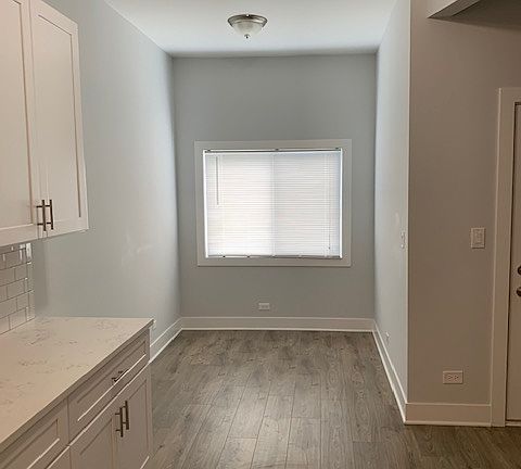 3rd image of 2835 N Avers Ave #1