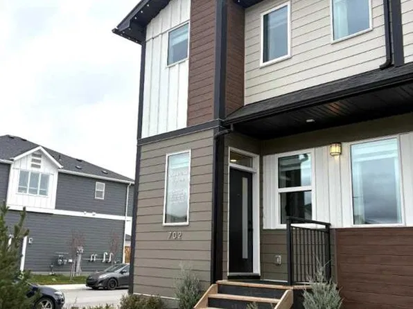 702 W Wolf Willow Blvd SE, Calgary, AB T2X 5R1