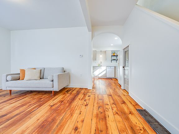 2nd image of 1216 New Jersey St