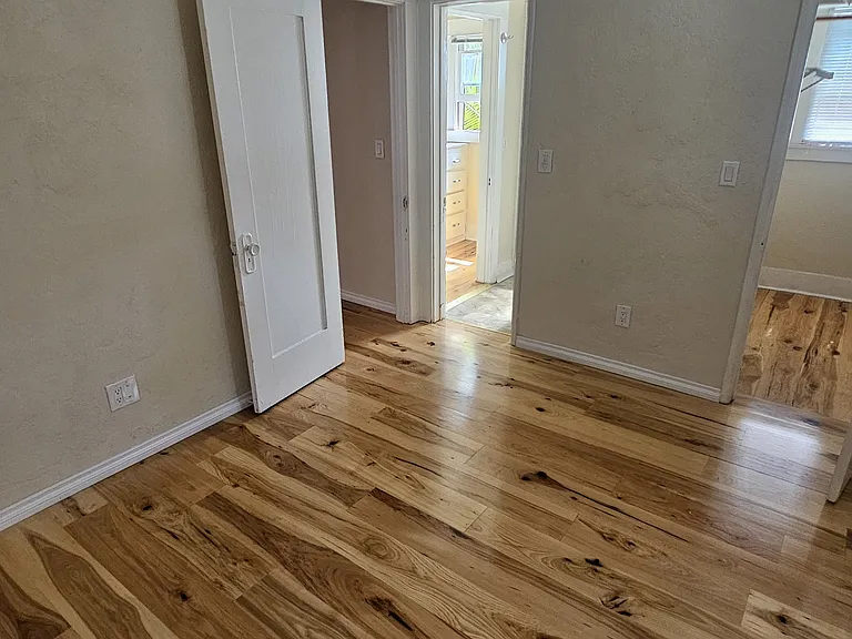 1528 E 1st St #6 — Photo 8