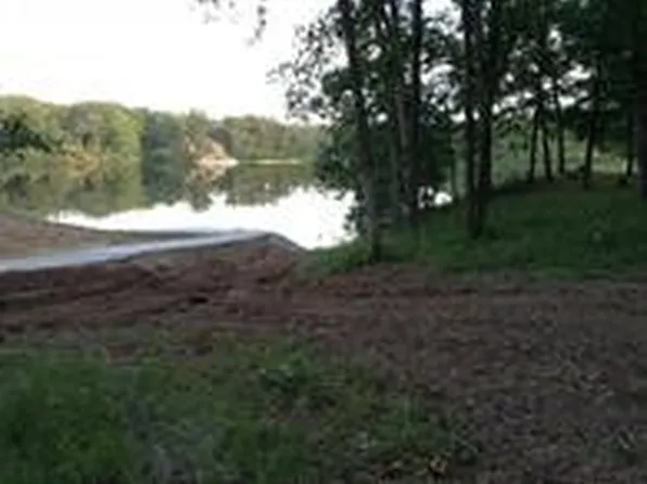 76 Beyers Lake Est, Pana, IL 62557