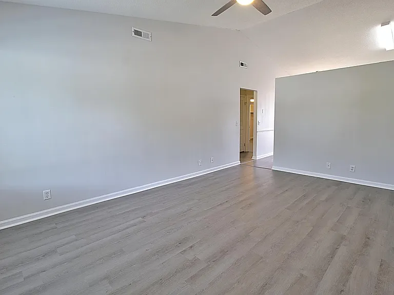 910 Brett Dr #132 — Photo 4