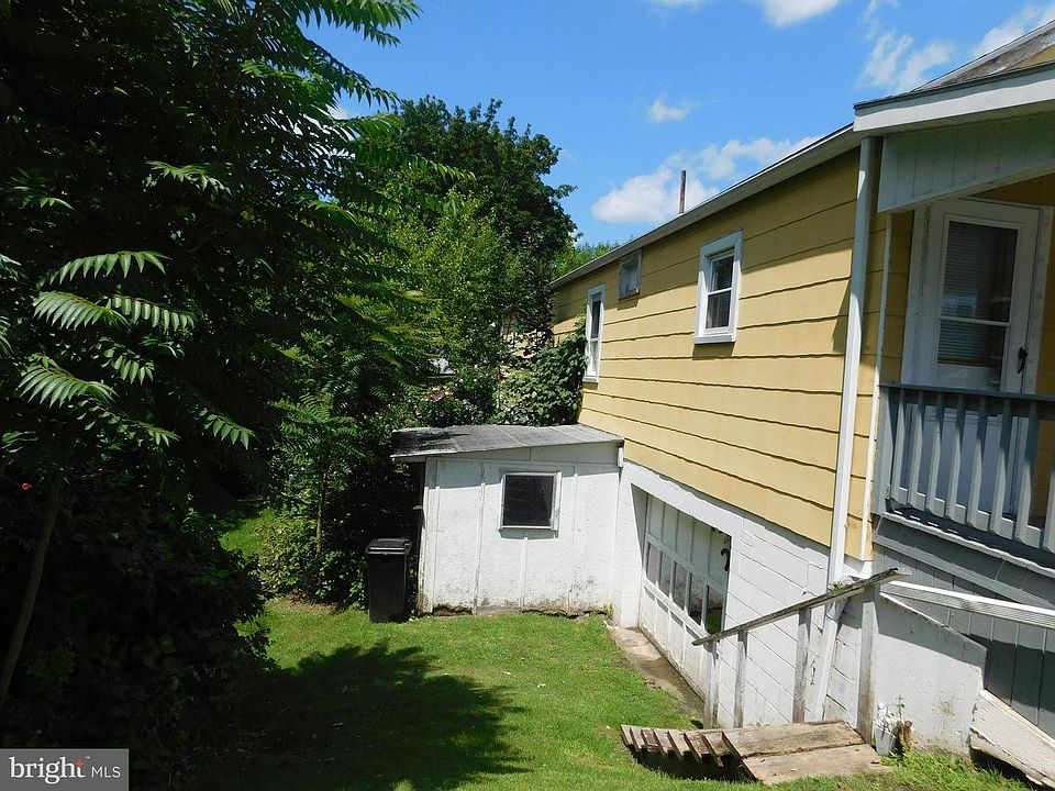 2nd image of 205 & 207 Spring St