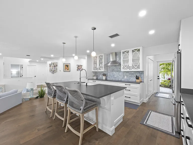 17235 Bay St — Photo 11