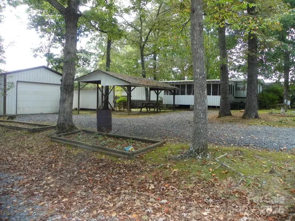 116 3rd Ave, New London, NC 28127