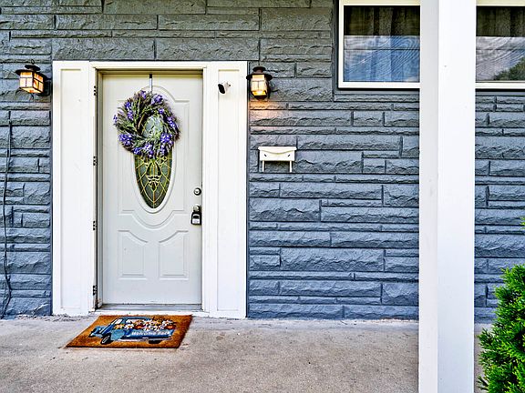 3rd image of 2429 Beechcrest Dr