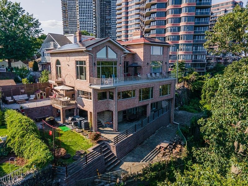 1st image of 2 Lafayette Ave #2
