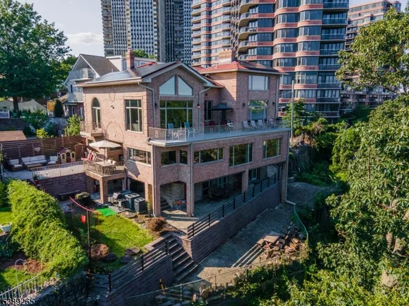 2 Lafayette Ave #2, Cliffside Park Boro, NJ 07010