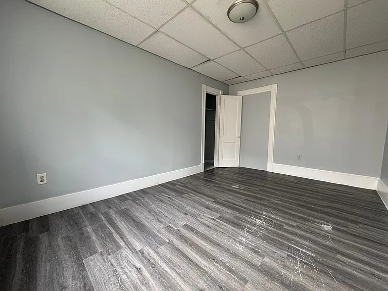 197 S Leonard St #11 — Photo 5