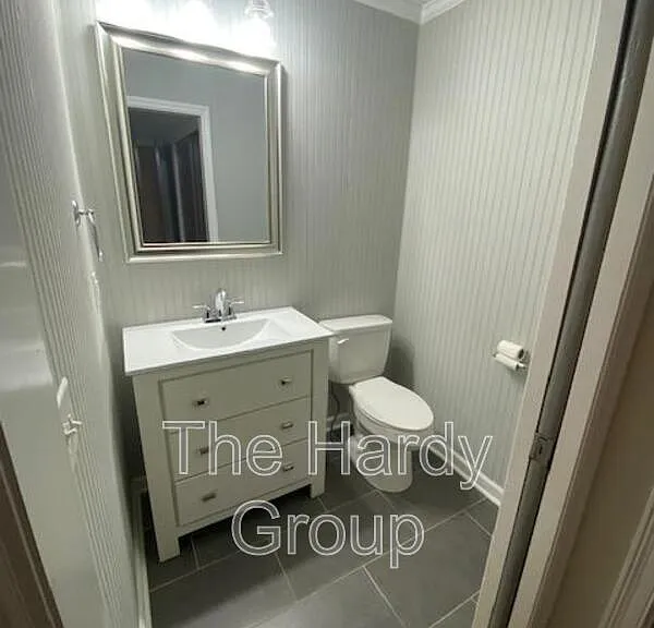 934 McKellar Dr — Photo 11