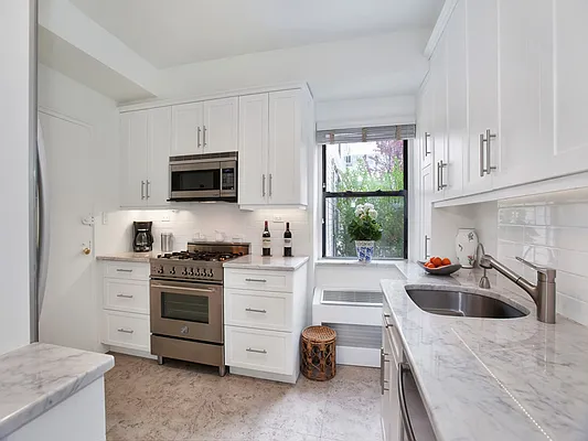 Sold by Sotheby's International Realty | media 25