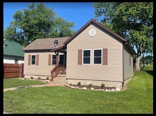206 Crescent Dr, Macon, MO 63552