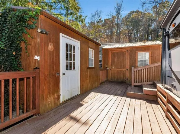 518 Riverside Dr, Cleveland, GA 30528