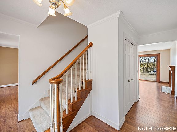 5th image of 313 Stickney Ridge Rd