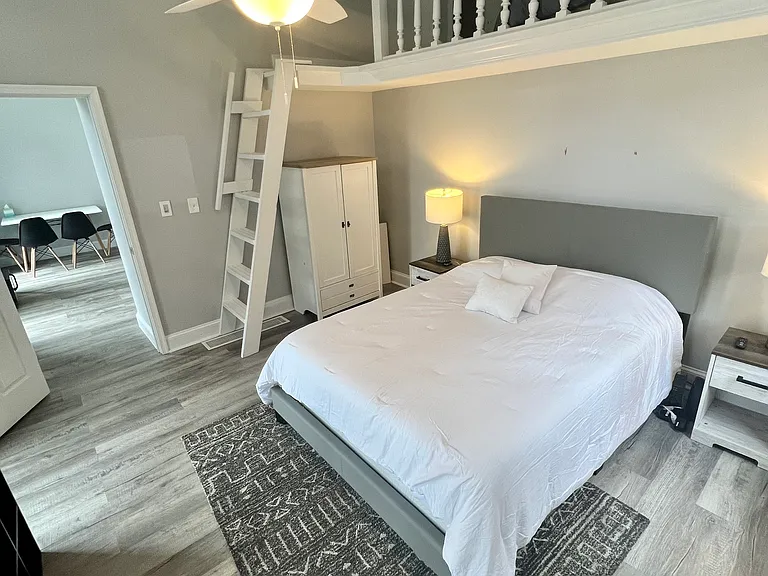 2142 Saint James Ave #1 — Photo 9