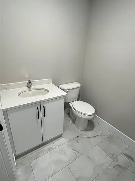 140 Main St E #305 — Photo 20