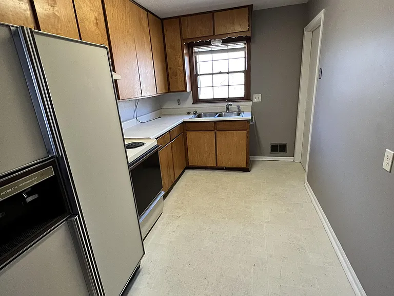 1509-1511 W College Ter — Photo 2