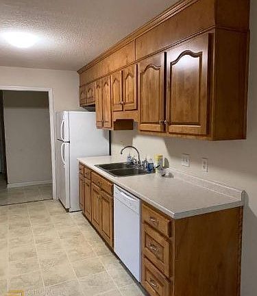 3rd image of 802 Burnt Pottery Ln