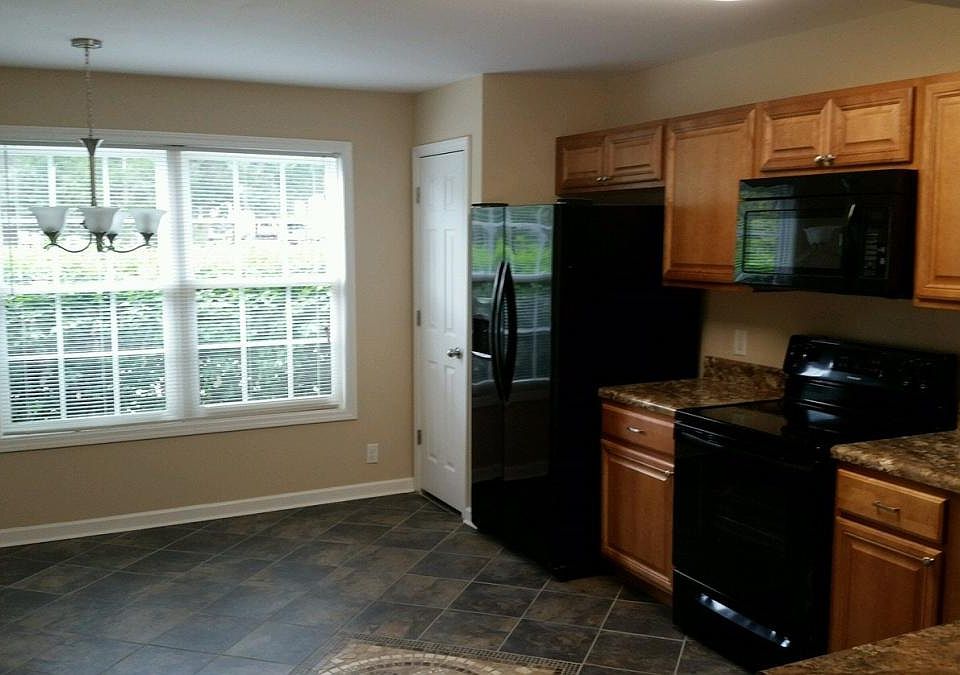 1st image of 106 Oak Valley Cir