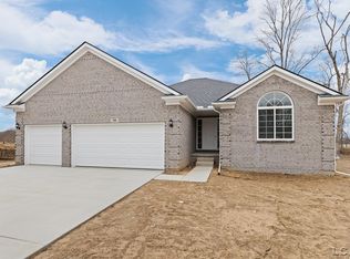 799 War Bonnet Dr, Tecumseh, MI