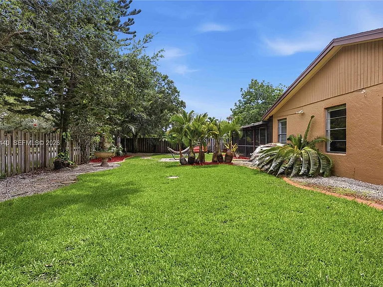 12106 Lymestone Way — Photo 31
