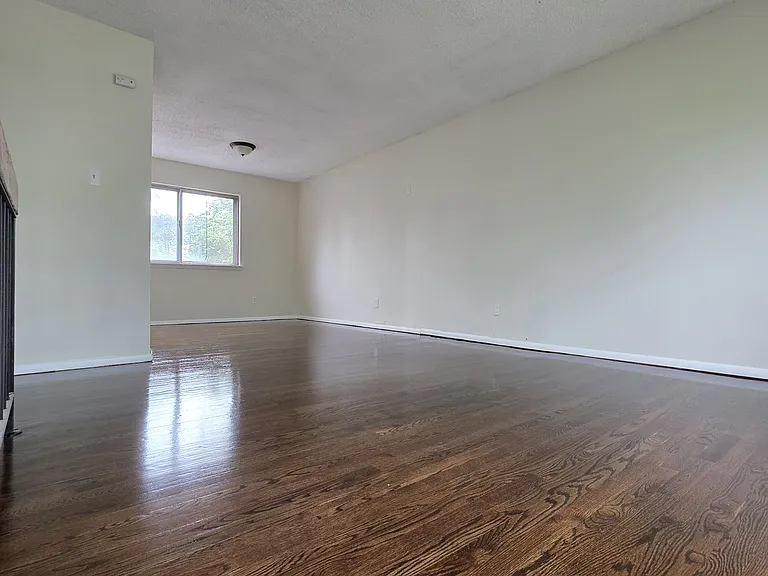 115 Village Dr — Photo 6