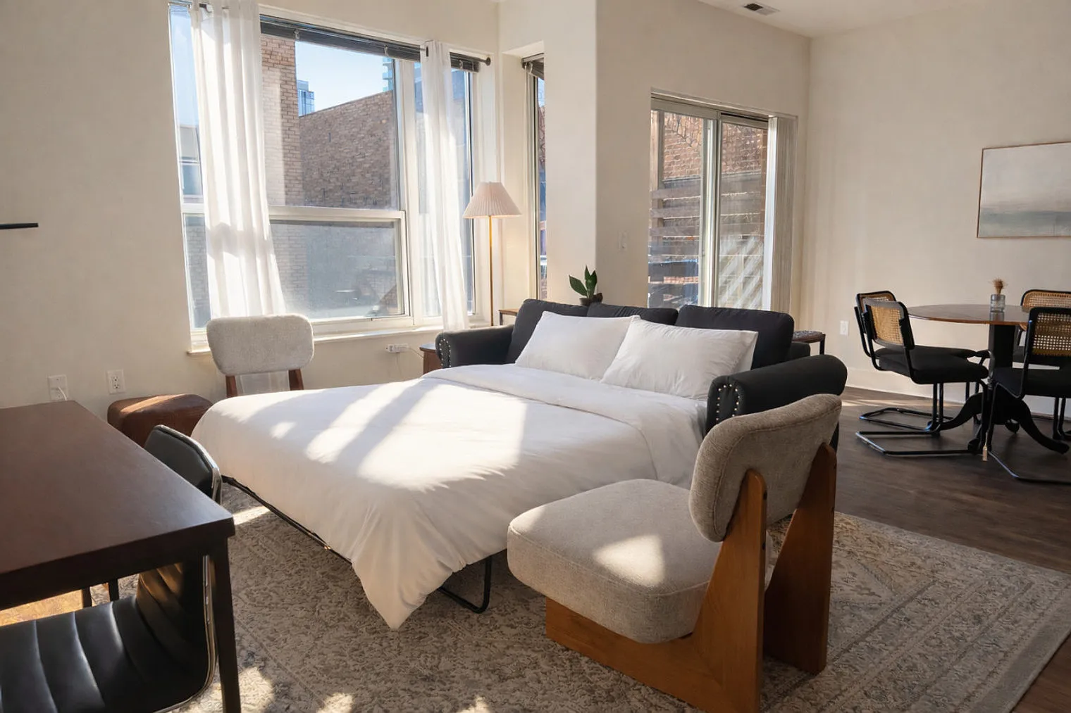 2 bed, 2.0 bath, 1130 sqft, $4,661 — Photo 3