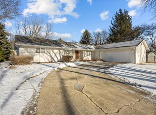 36 Winthrop New Rd, Sugar Grove, IL 60554