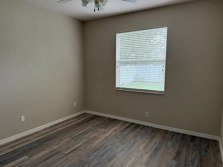 1720 Loriana St — Photo 2